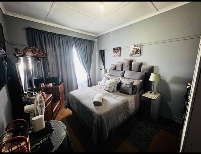 3 BEDROOM HOUSE FOR SALE IN NAPIERVILLE